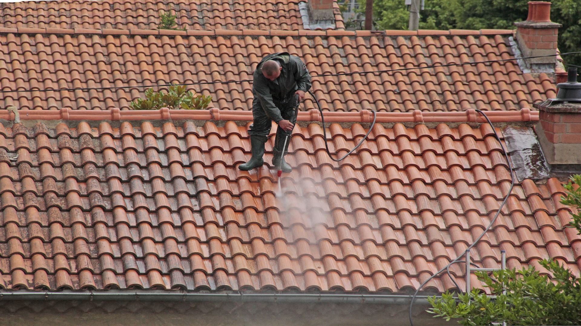 Démoussage de toiture à Béziers